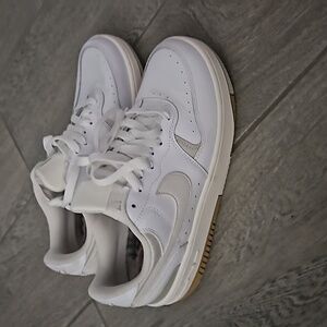 Size 8 Nike gamma shoes